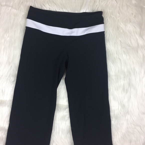 Lululemon Groove Crop Reversible Size 6 EUC - Picture 4 of 5