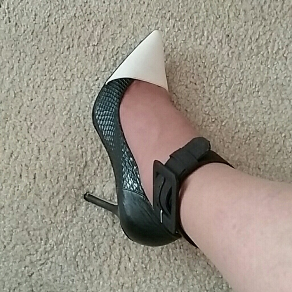 Gorgeous Ankle Buckle's / Sell Out Fast