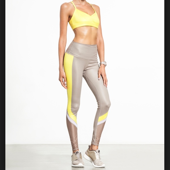 alo yoga elevate legging