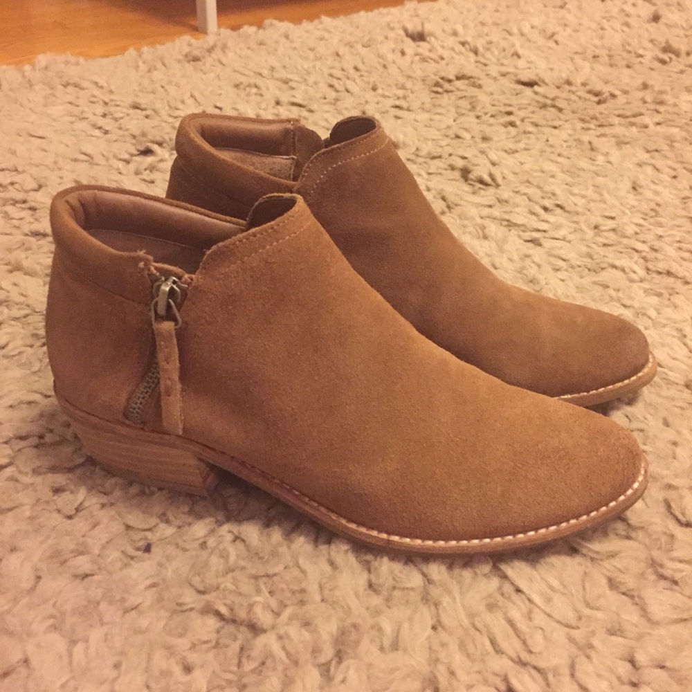 Steve Madden Tobii Tan Booties