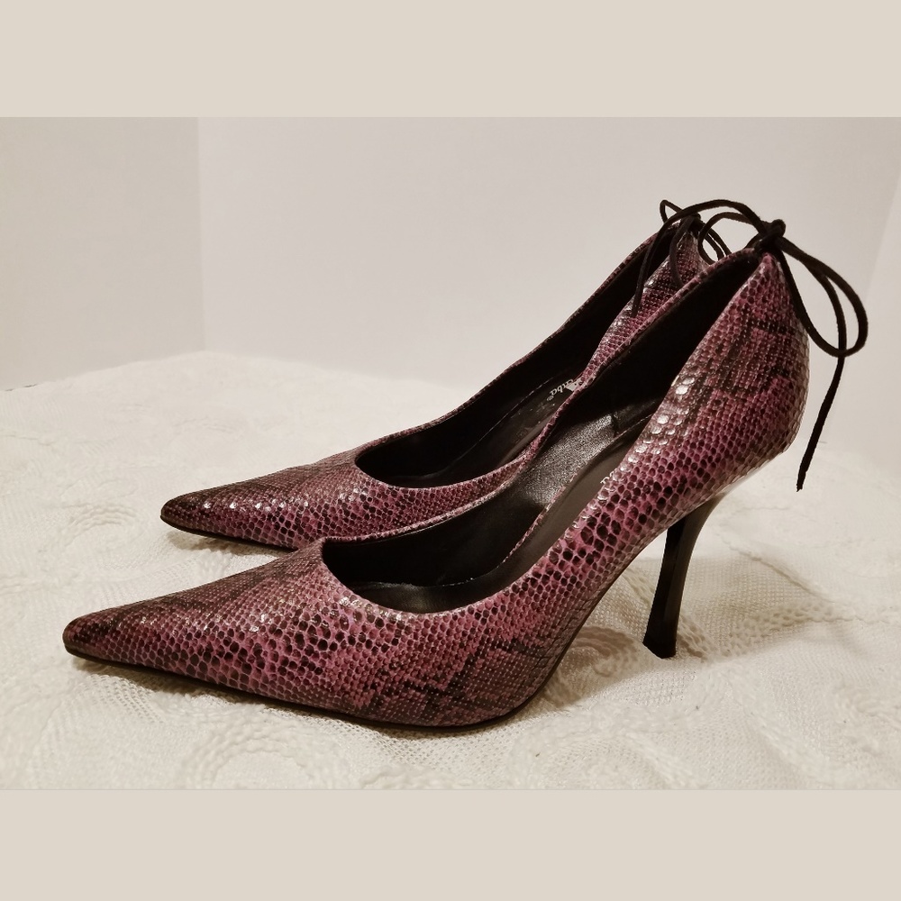 Beautiful comfortable snake skin print heels