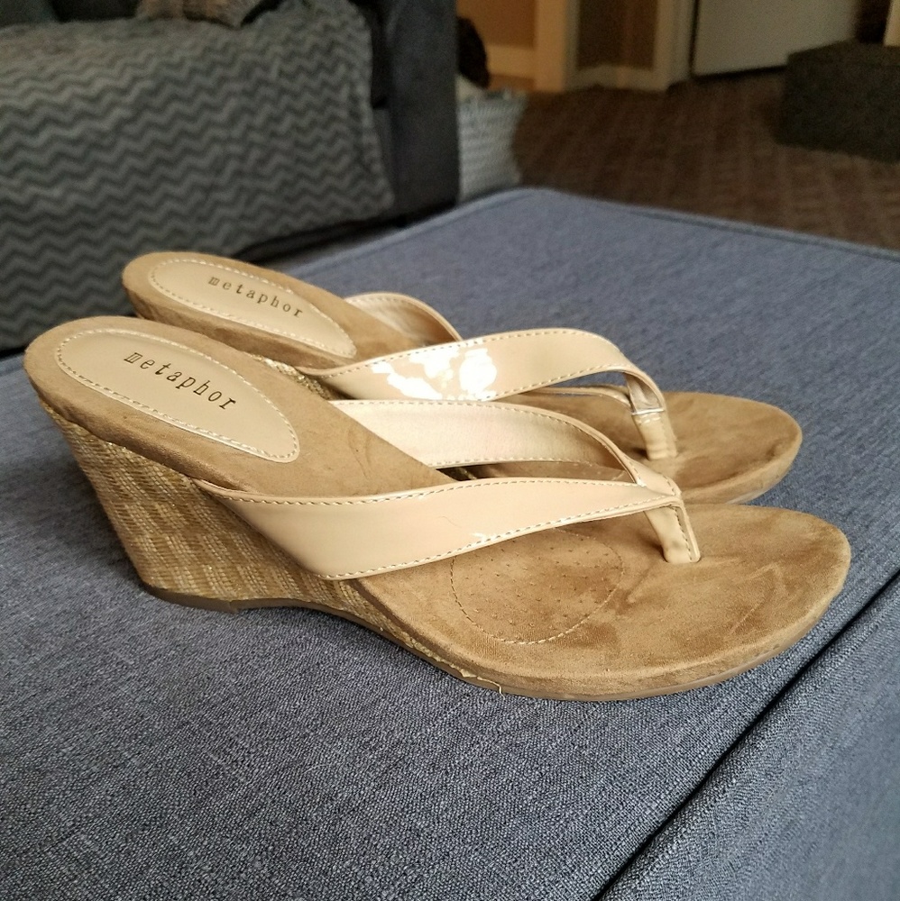 Flip flop heeled sandal