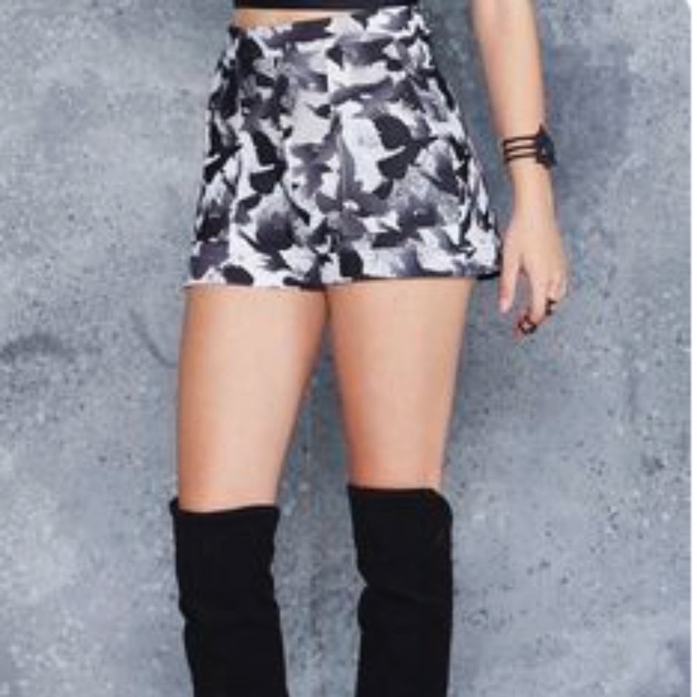 BlackMilk NWOT Raven Cuffed Shorts size XS