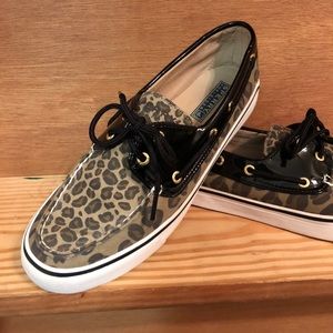 Sperry Top-spider Leopard and patten leather.
