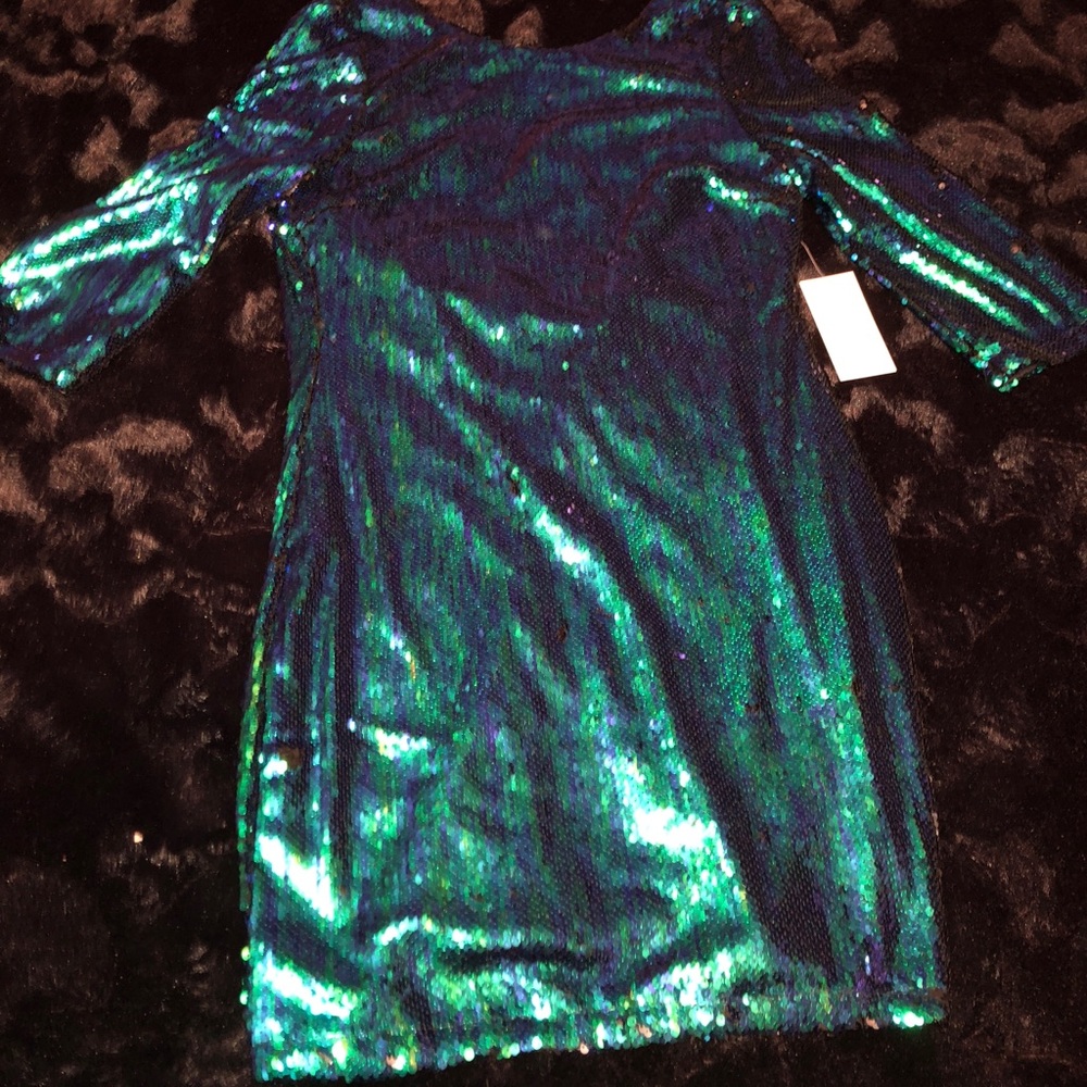 Emerald green sequin dress😍
