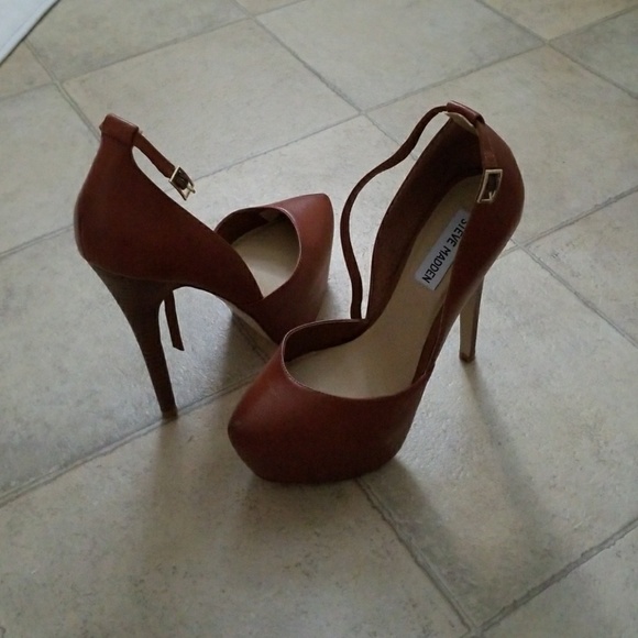 Heels - Picture 2 of 4