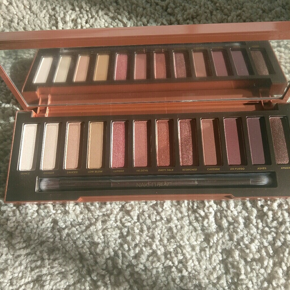 Only for teresaxlu! ❤ Naked Heat Palette 💕