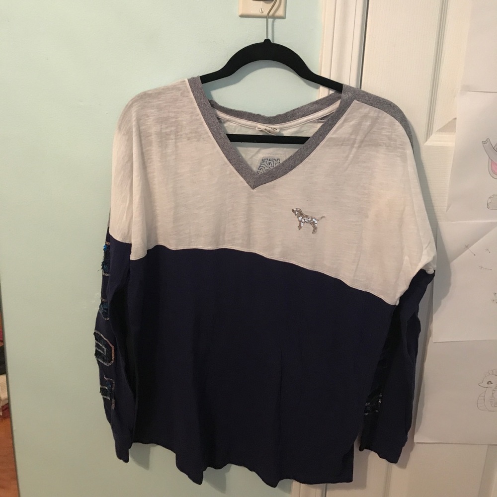 Long sleeve v-neck
