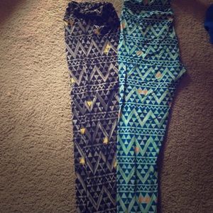 Pair Geometric Patterned Lularoe leggings - TC