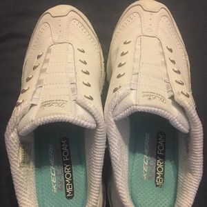 Skechers D’lites White Shoes Size 8.5