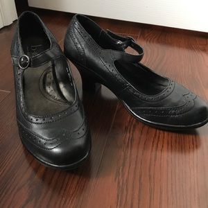 Like new! Born black leather healed Mary Janes