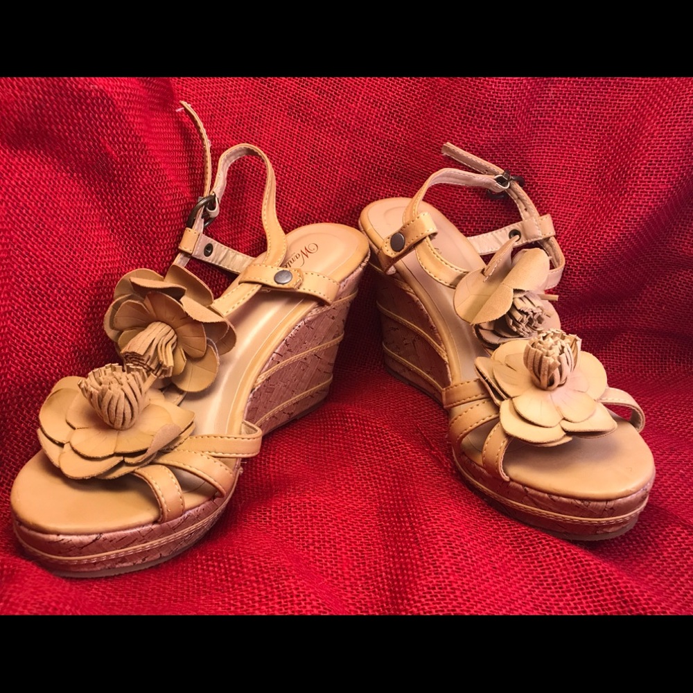 Wanted size 7 & 1/2, Tan Wedges