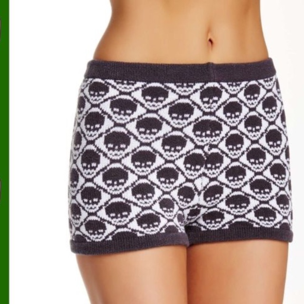 NWT Knitty Kitty Skull Shorts Size Medium