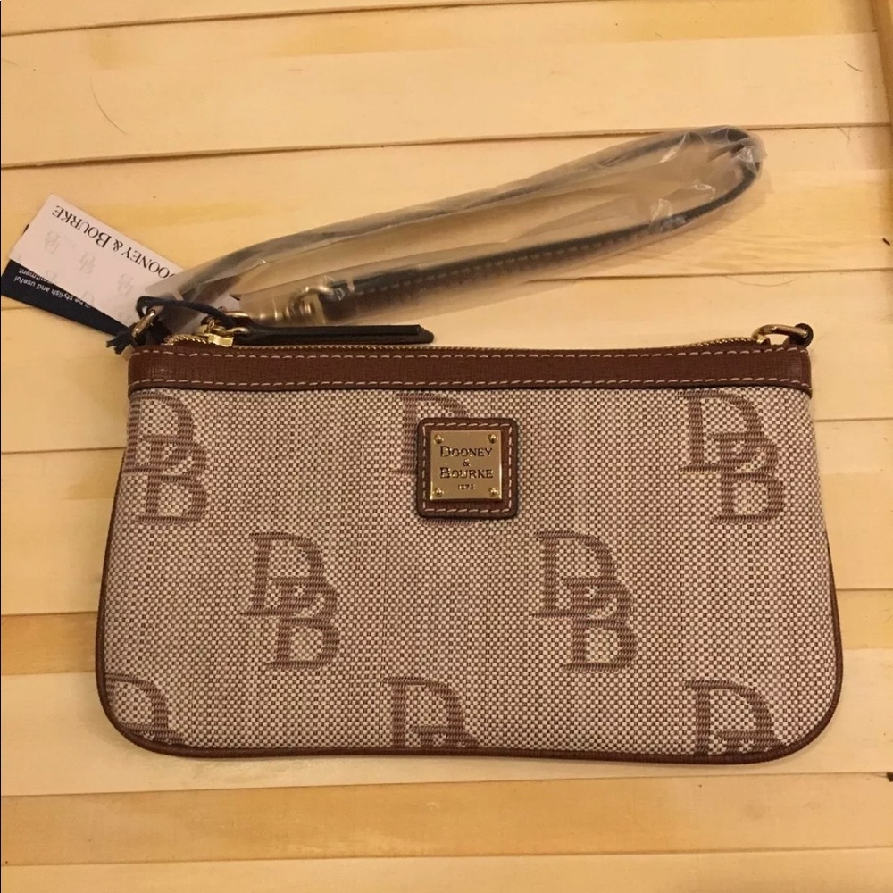 NWT Dooney and Bourke Wristlet!