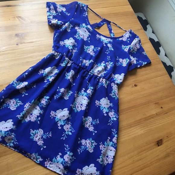 Charlotte Russe Dresses & Skirts - New Floral dress- Final Price ❤️