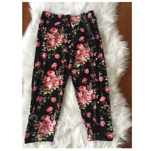 Capri leggings by New Mix