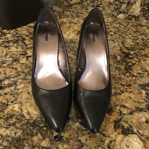 Black Pumps