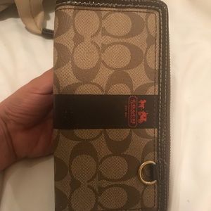 Great condition large coach wallet
