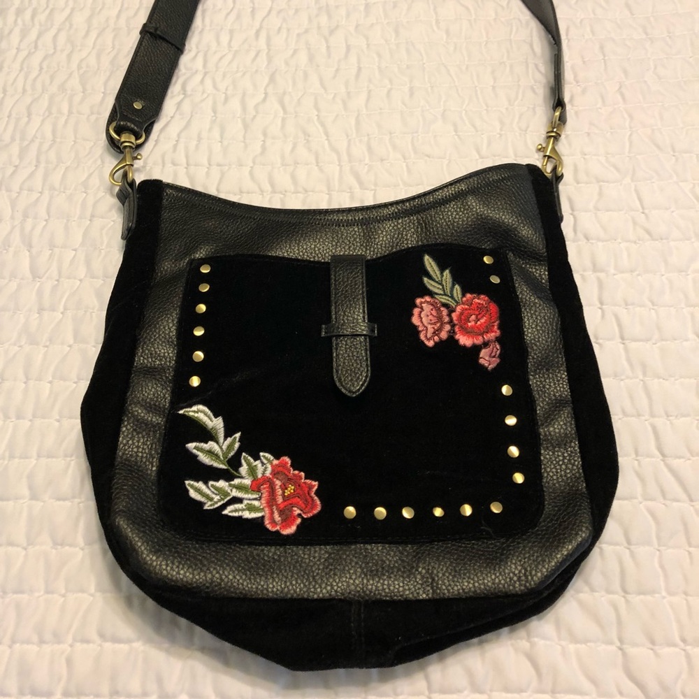 Beautiful flower embroidery shoulder bag