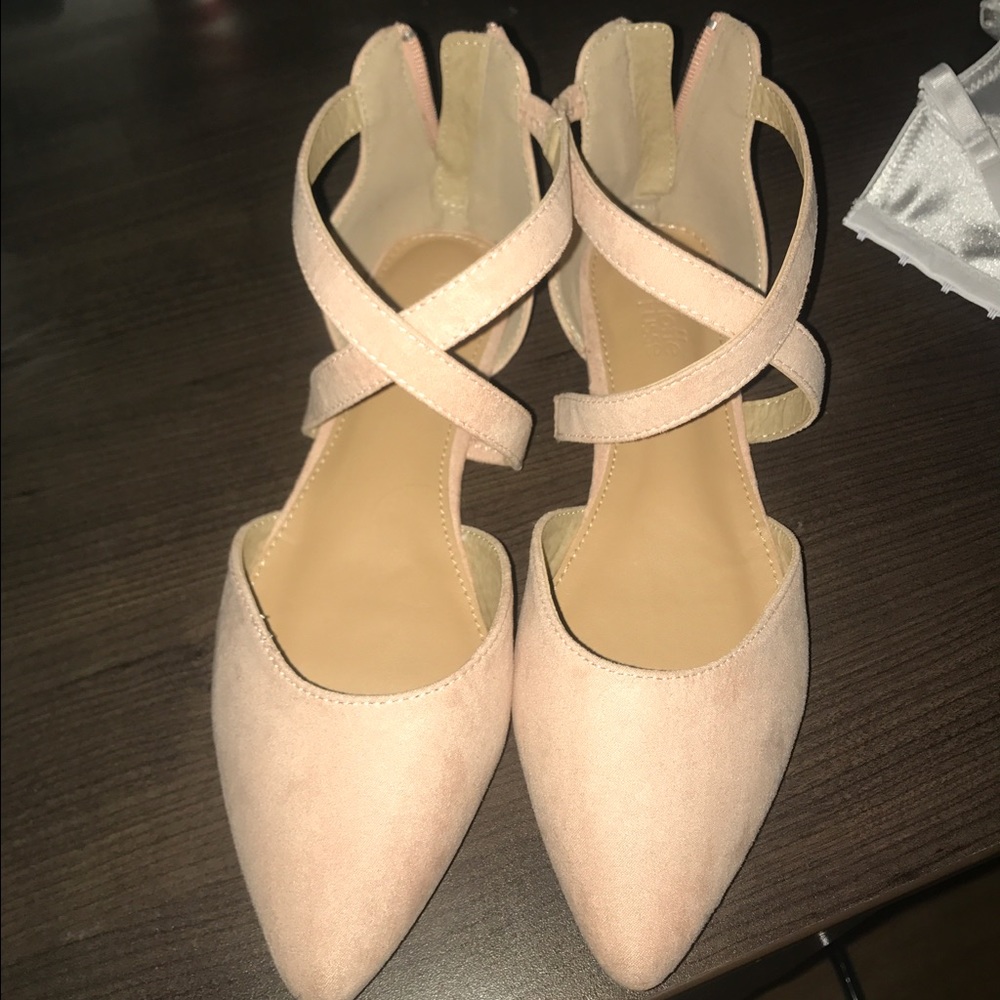 NEVER WORN GORGEOUS STRAPPY SANDAL