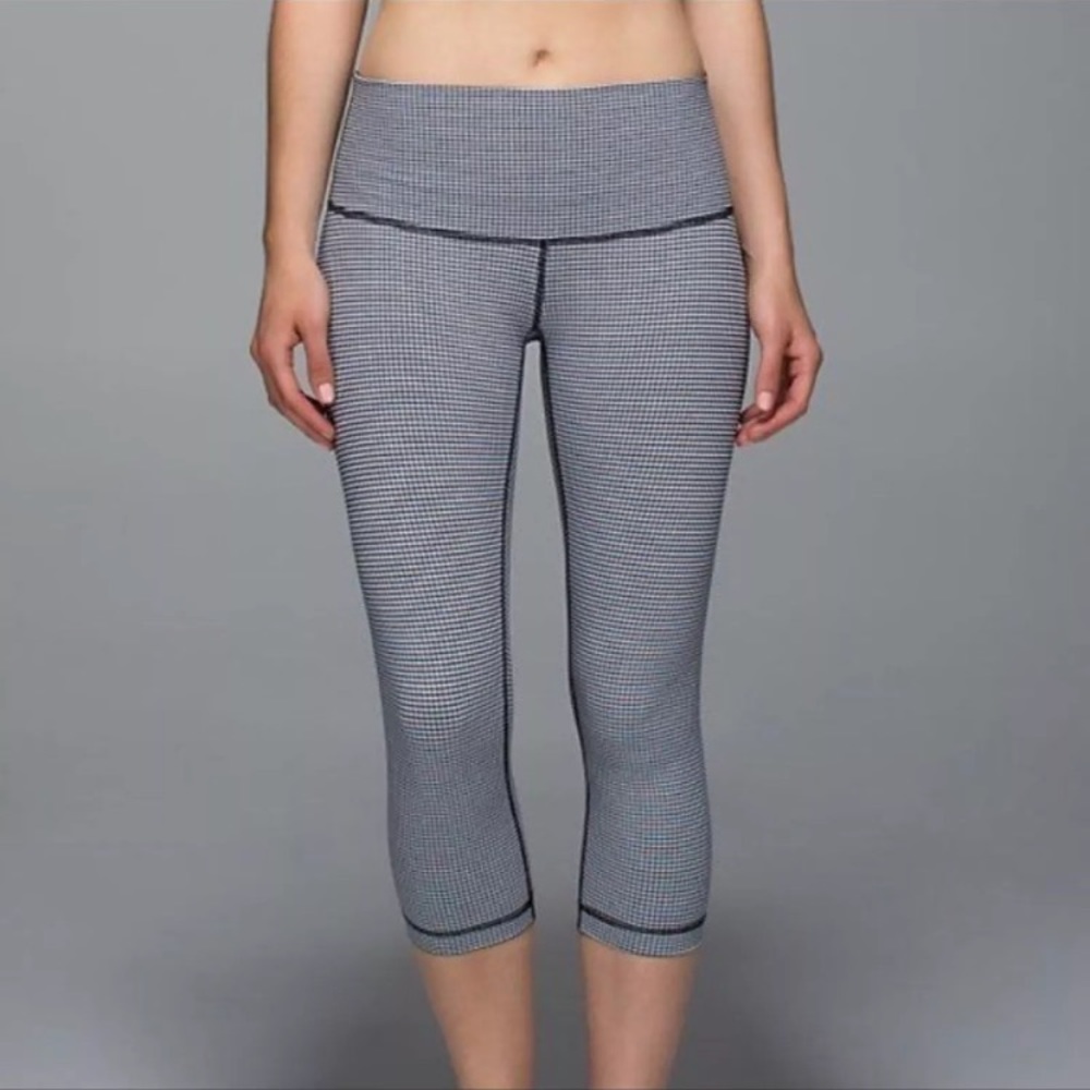 Lululemon crops navy blue and white