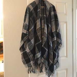 Shawl! Beautiful plaid NWT