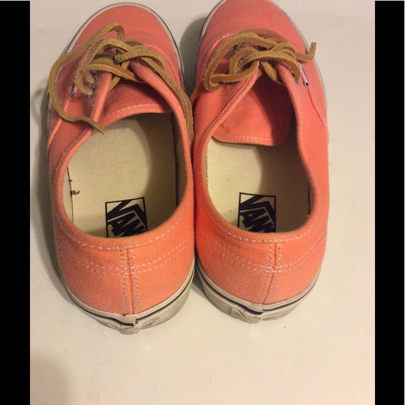 Van - Picture 2 of 5