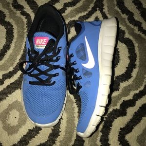 Women Nike tennis shoes! Blue and black!