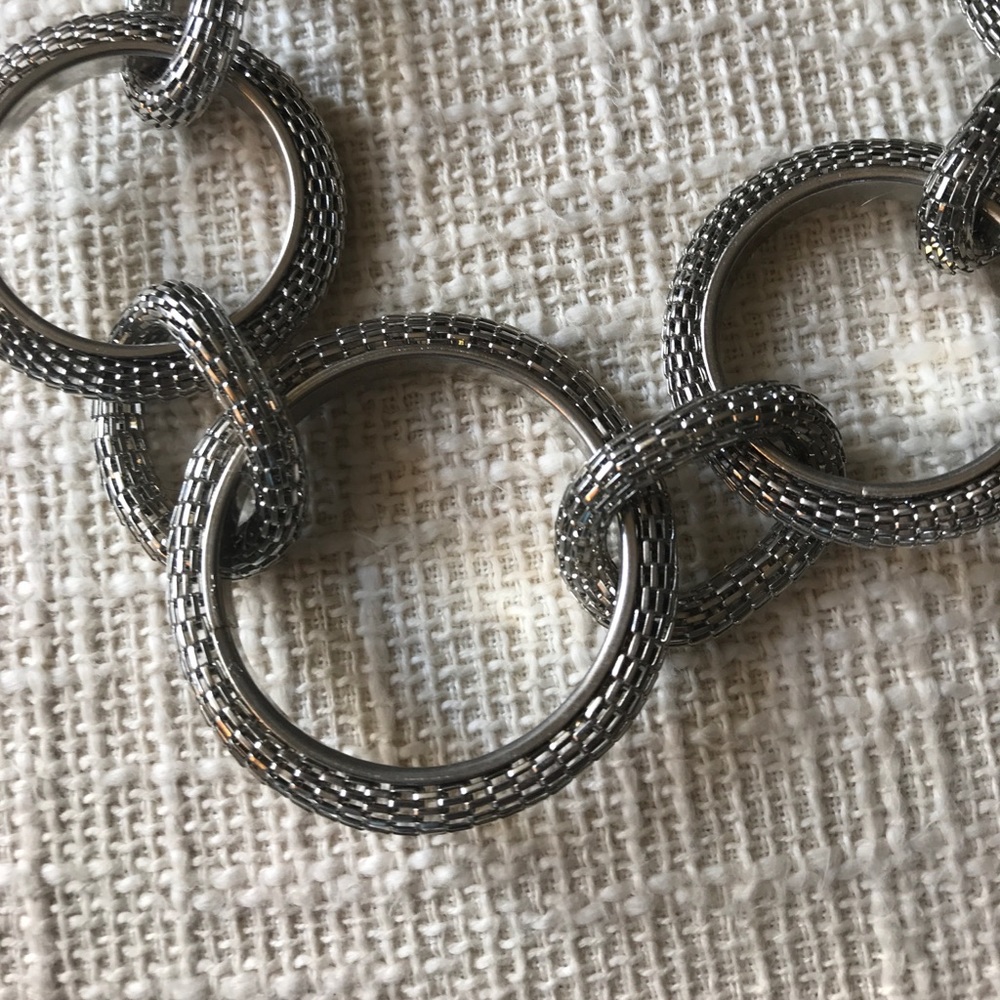 Silver loop necklace - Picture 2 of 2