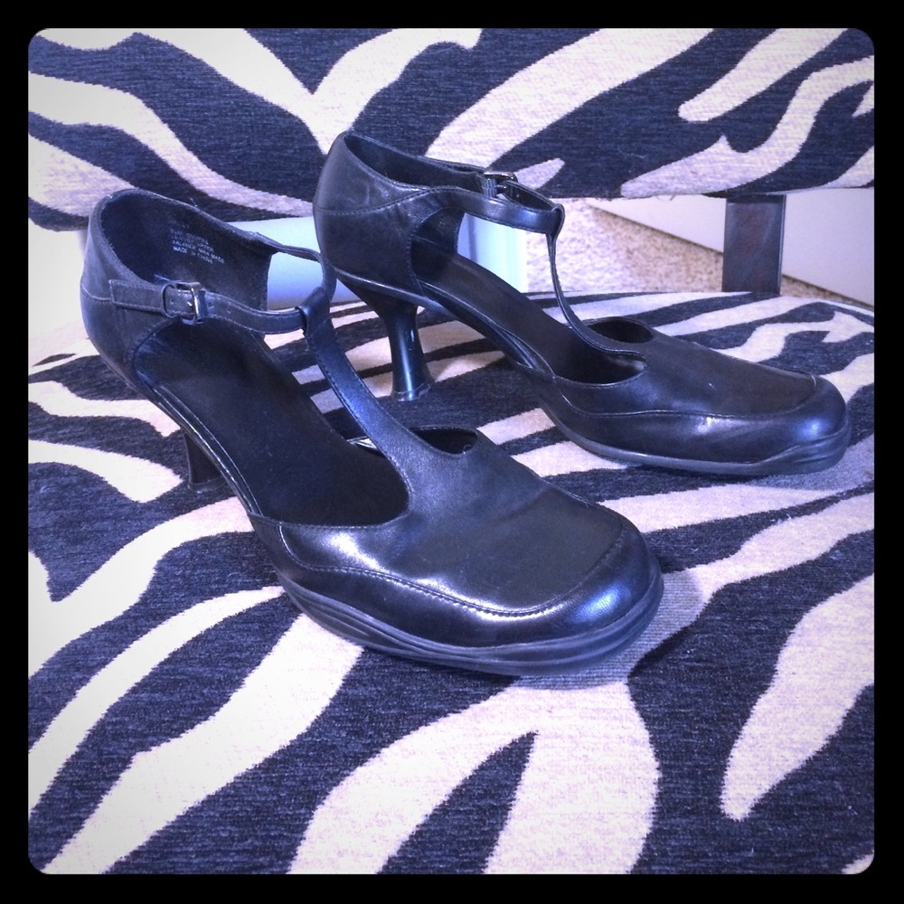 Naturalizer Black Leather Maryjanes