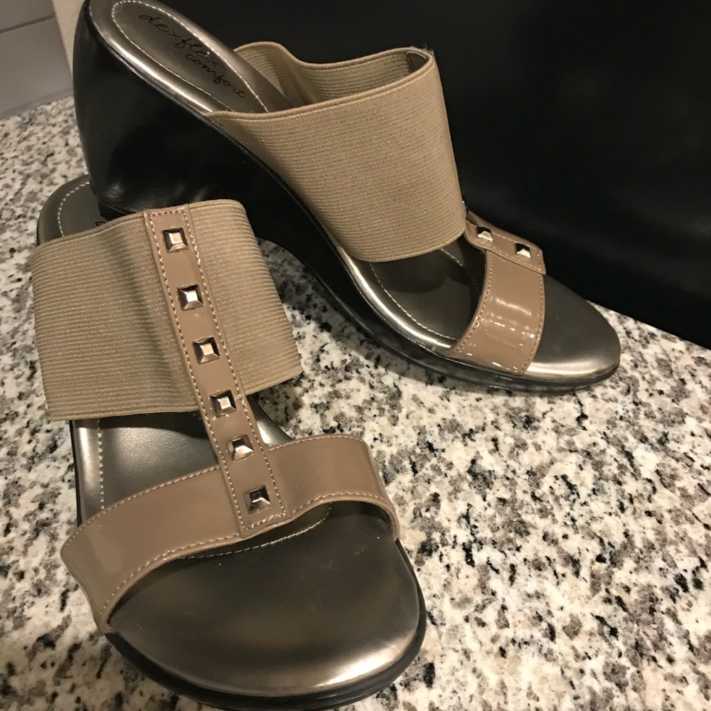 FREE -Dexflex Comfort sandals