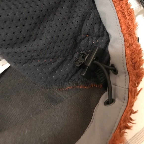 Mountain hardware jacket zip up-taking offers !! - Picture 5 of 5