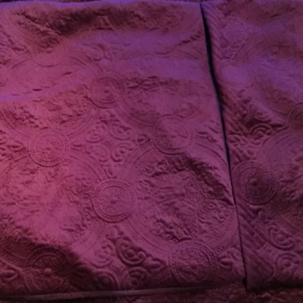 Tahari Home Queen Pillow Case's