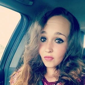 Meet your Posher, Emilee