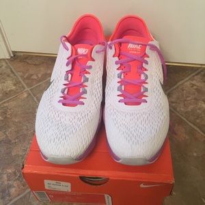 NIKE Zoom Fit size 9