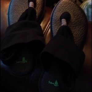 NEW Sanuk yoga sandals