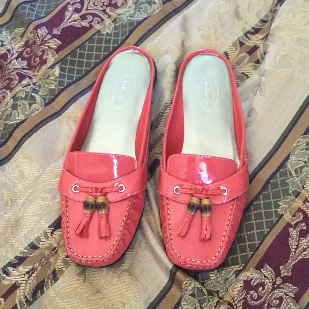 TALBOTS  Coral leather slip on shoes