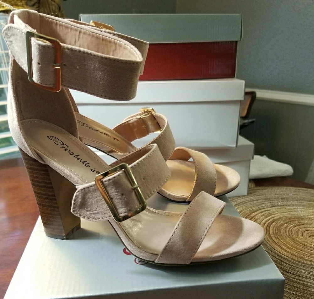 Breckelle's Morgan buckle strap sandals