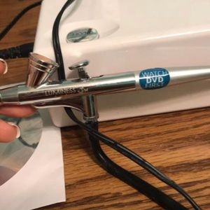 Luminess Air Airbrusher and makeup