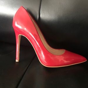 Red stilettos, red pumps