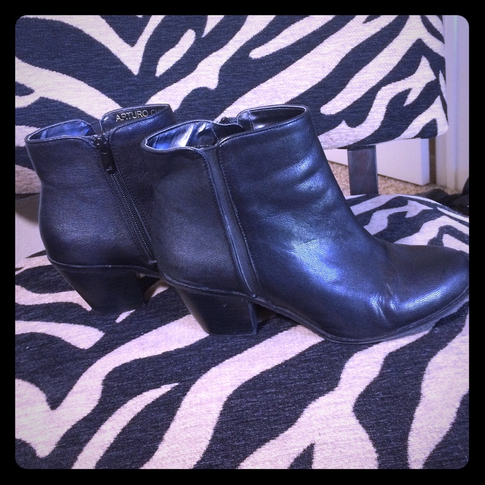Arturo Chiang Black Leather Bootie