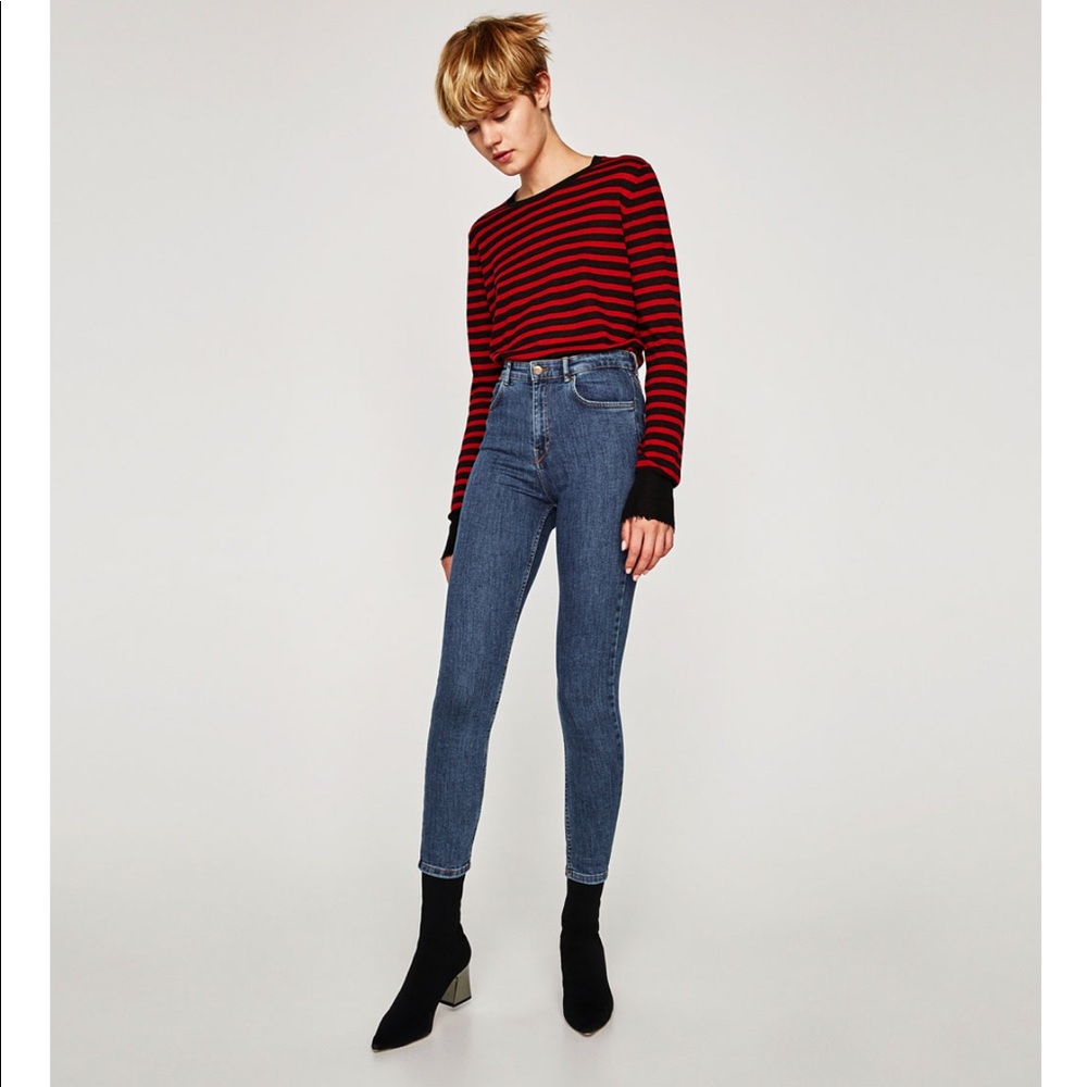 High waisted denim Jeggings.