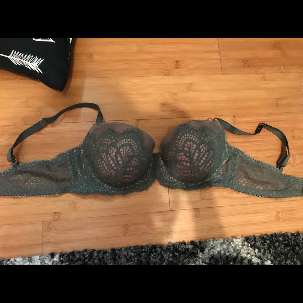 vs bra