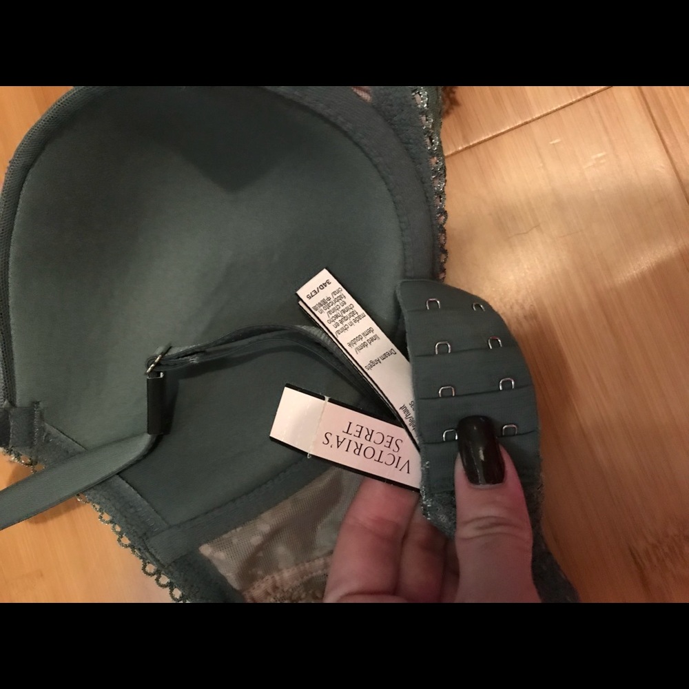 vs bra - Picture 2 of 2