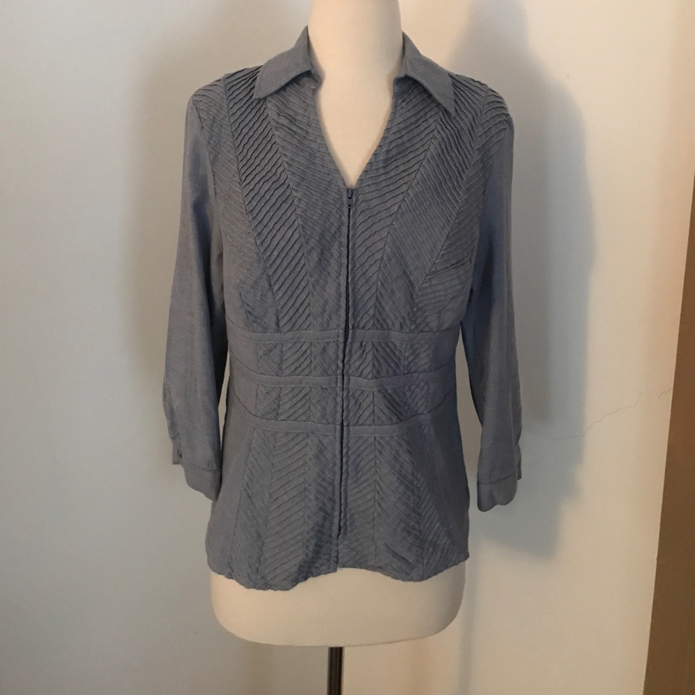 Cute zip up shirt by Zoe D