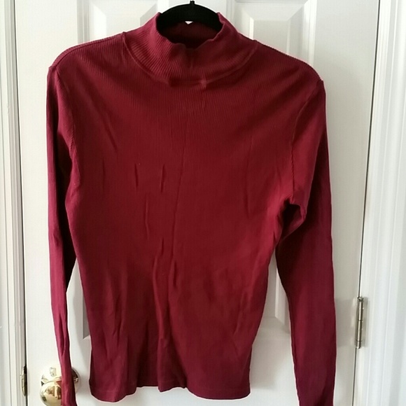 kathie ireland Tops - Womans burgundy turtleneck