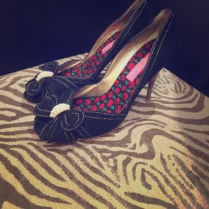 Betsy Johnson perp toe heel