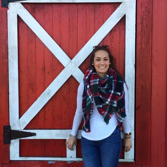 Meet your Posher, Alyssa - Picture 1 of 1