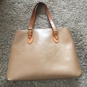 Louis Vuitton Brentwood vernis