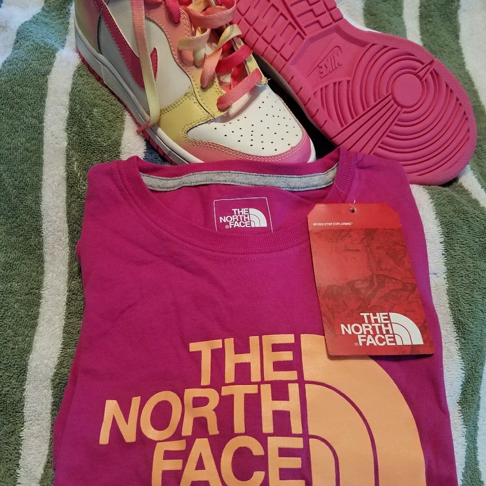 North Face T-shirt / New